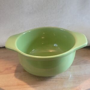 Chantal Green 1 1/4 qt Ceramic Serving/Casserole Bowl. Very Good Condition.